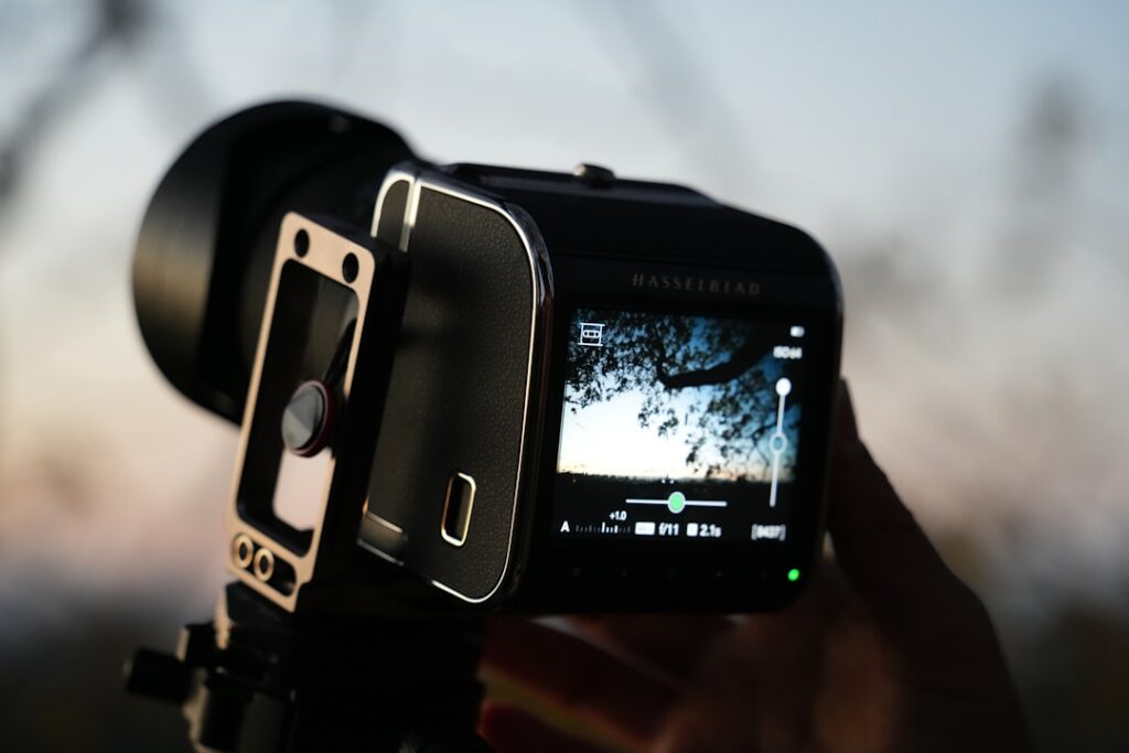 Photo handheld camera aesthetics